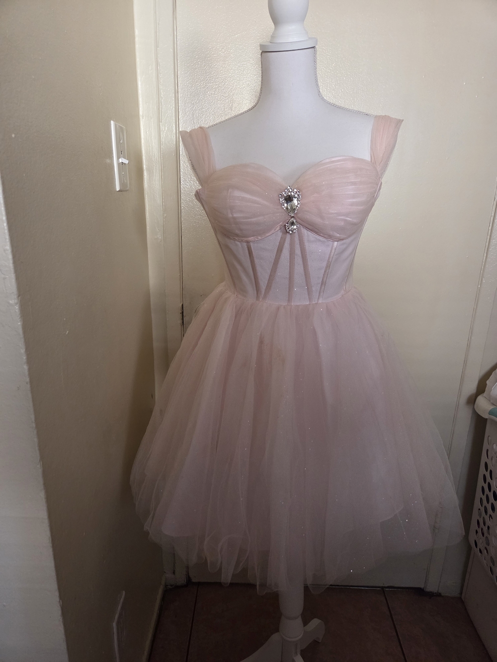 Dancing Queen Red and Light Pink Label Detail
